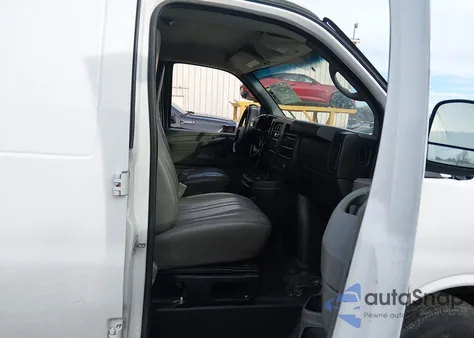 2015 GMC Savana 3500 Work Van z USA, uszkodzony, nr VIN 1GTZ7TCGXF1136085